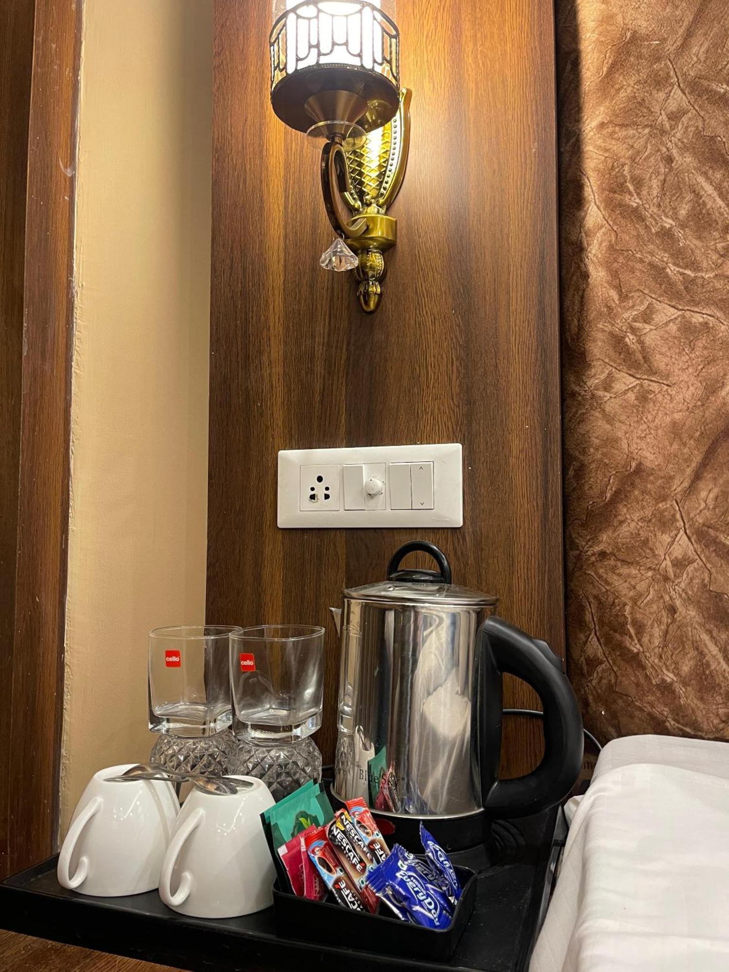 Hotel Zoon Dabb Srinagar Airport Kashmir Eksteriør billede