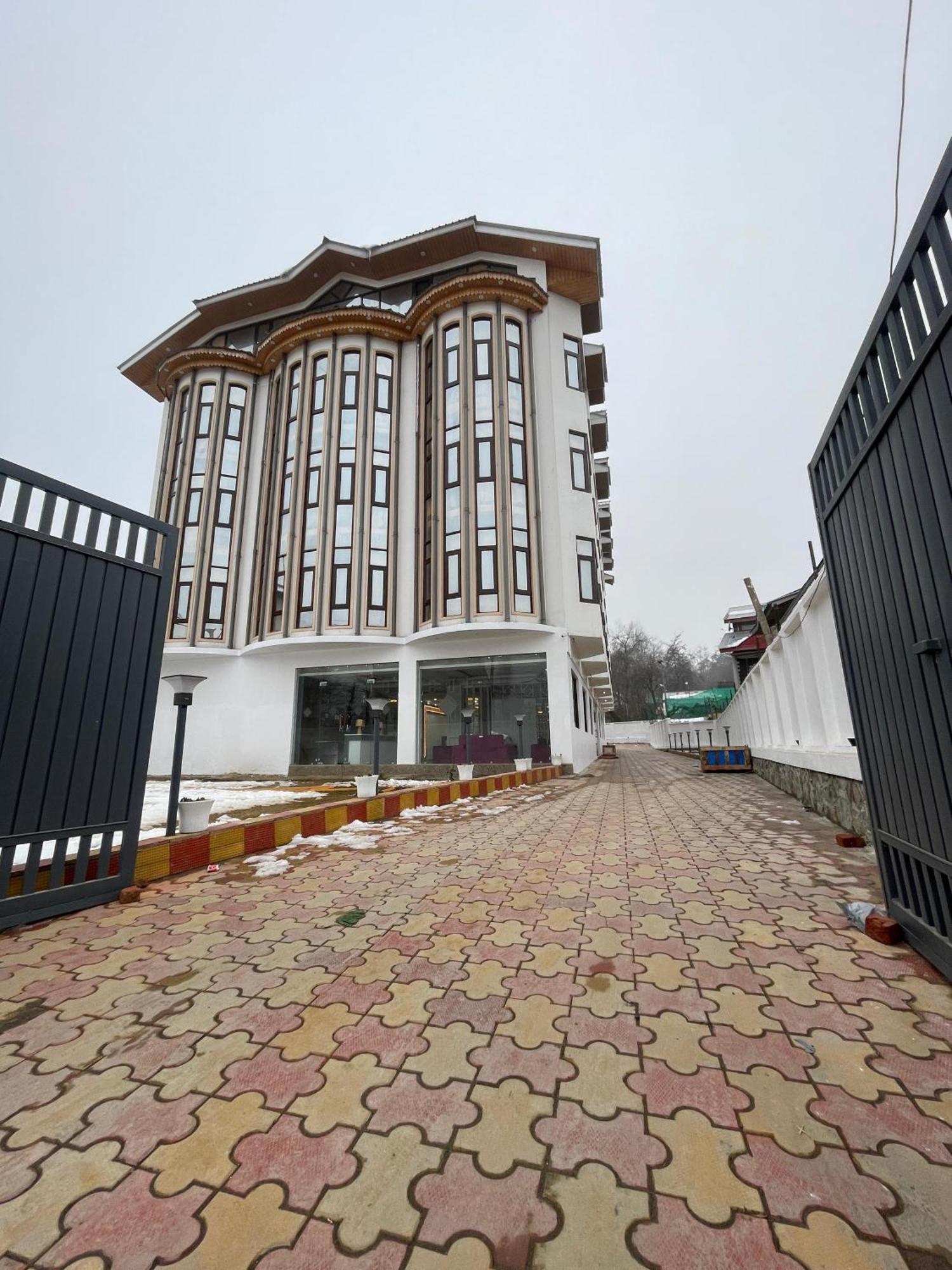 Hotel Zoon Dabb Srinagar Airport Kashmir Eksteriør billede